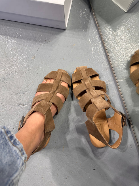 IBIZA Kum Bej Hakiki Süet Sandalet