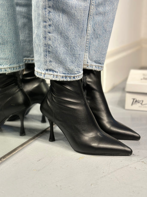 CAREY SİYAH STREÇ BOT 🖤