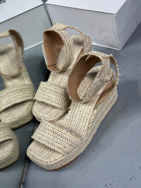 HASIR DOLGU TOPUK SANDALET