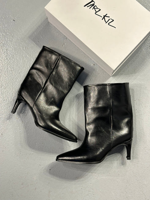 FLATY Siyah XL Geniş Kalıp BOOTIE