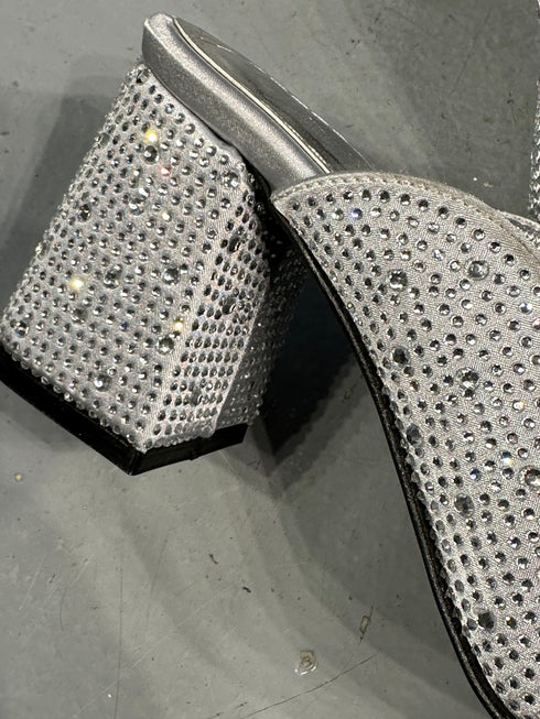 GÜMÜŞ TAŞLI SATEN TERLİK