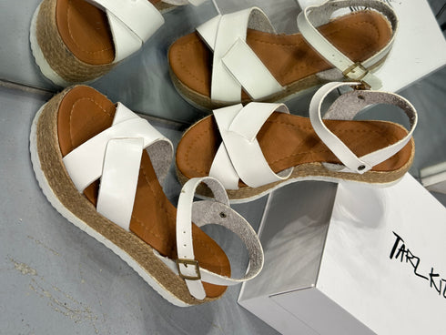 BEYAZ ÇAPRAZ BANTLI SANDALET