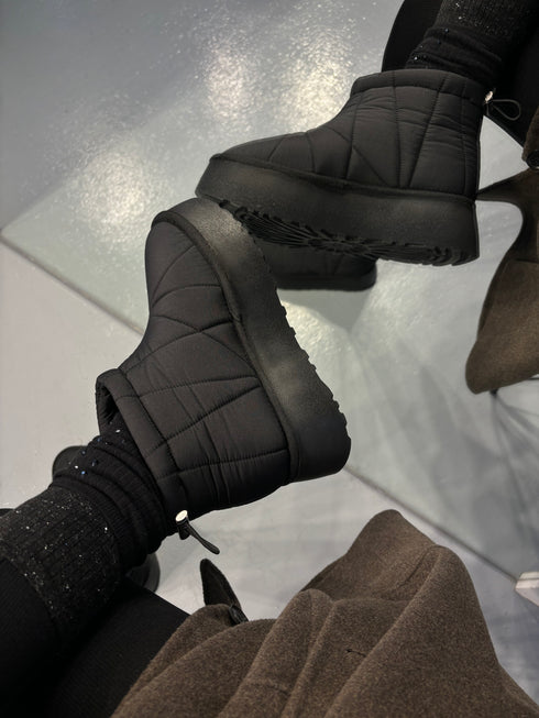 AXEL MINI SİYAH BOT 🖤