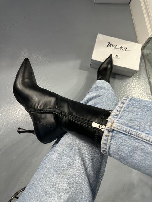 CAREY SİYAH STREÇ BOT 🖤