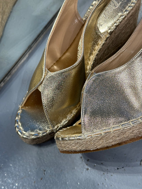 CAPRI GOLD HASIR DOLGU TOPUK SANDALET