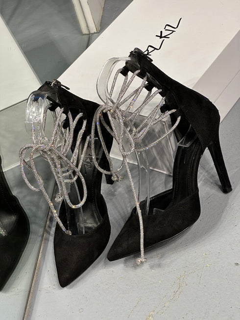 SİYAH SÜET TAŞLI BİYELİ STİLETTO