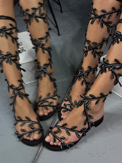 SARMAŞIK SİYAH TAŞLI SANDALET