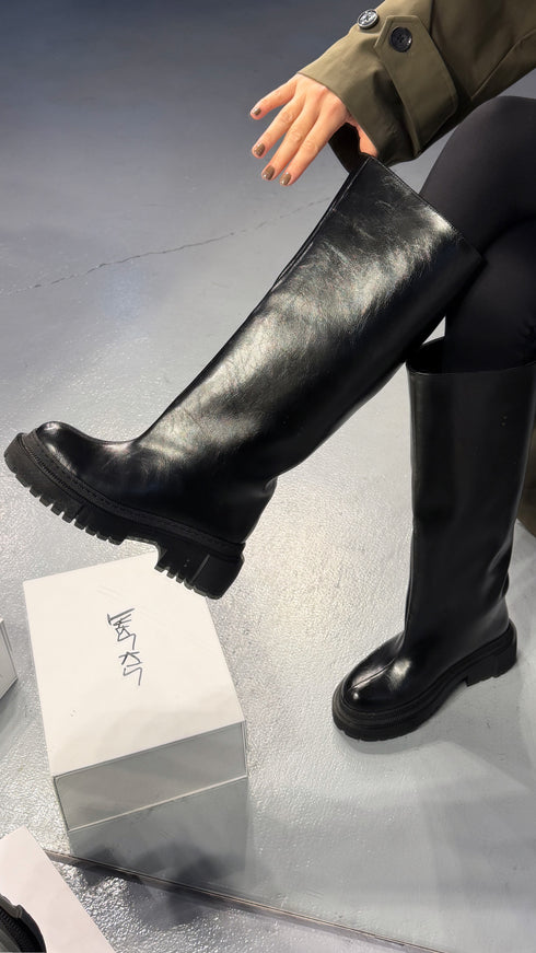 KAFKAS XL GENİŞ BALDIR UYUMLU ÇİZME