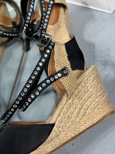 HASIR DOLGU TAŞLI SANDALET