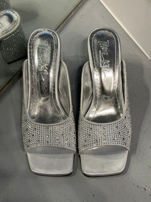 GÜMÜŞ TAŞLI SATEN TERLİK