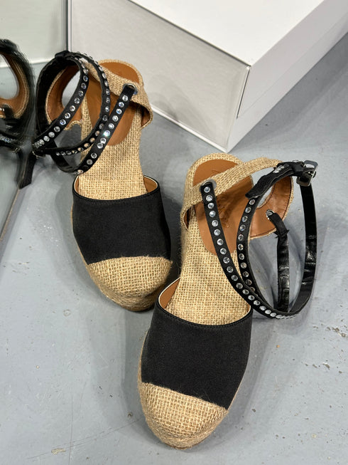 HASIR DOLGU TAŞLI SANDALET