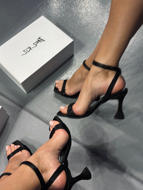 AJDA SİYAH TAŞLI SANDALET