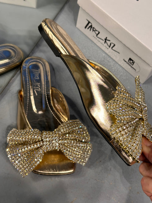 1023 KURDELE AKSESUARLI GOLD TERLİK