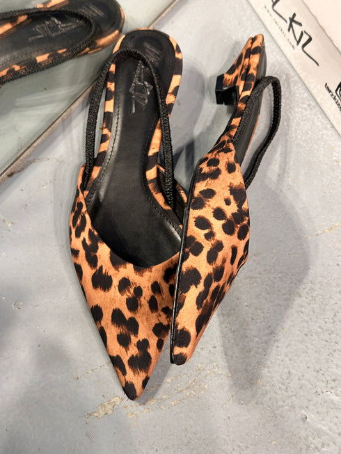 1032 LEOPAR DESENLİ SANDALET