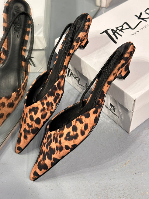 1032 LEOPAR DESENLİ SANDALET