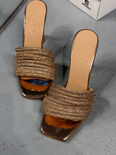 1093 BRONZ TAŞLI TOPUKLU SANDALET