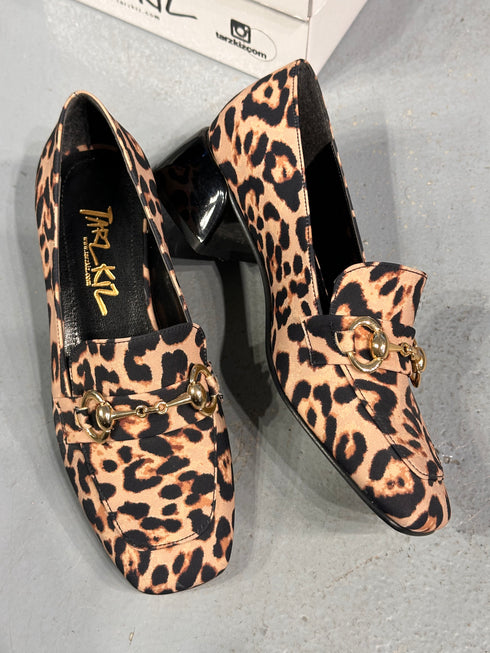 1094 LEOPAR DESENLİ TOPUKLU BABET