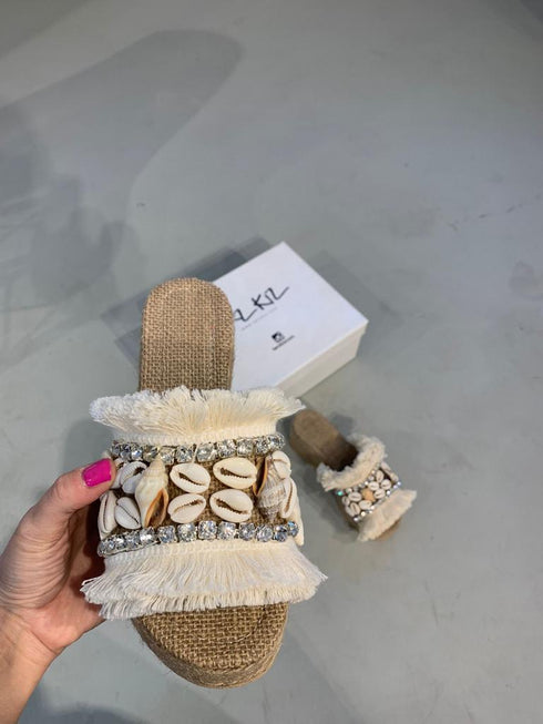 YALIKAVAK DENİZ KABUKLU HASIR DOLGU TOPUK TERLİK