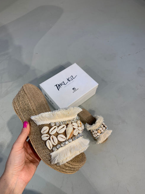 YALIKAVAK DENİZ KABUKLU HASIR DOLGU TOPUK TERLİK