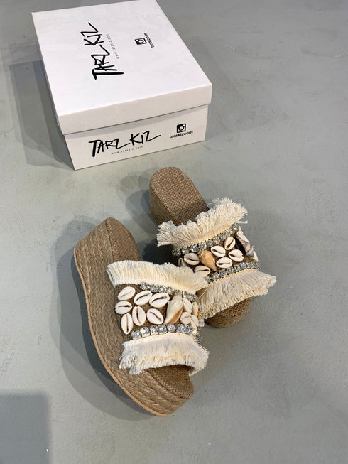 YALIKAVAK DENİZ KABUKLU HASIR DOLGU TOPUK TERLİK