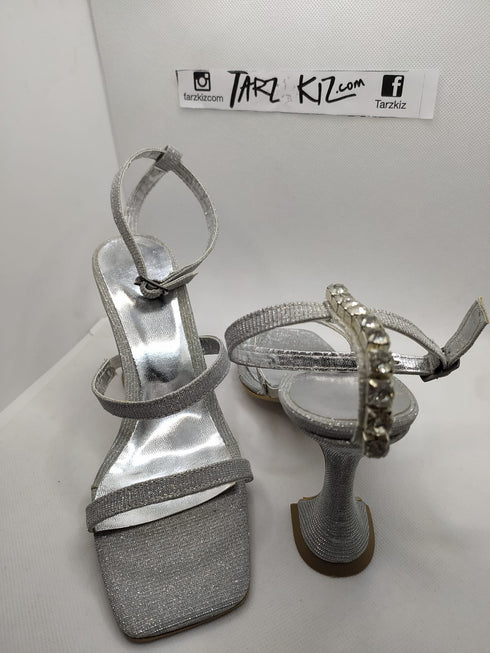 7477 GÜMÜŞ TAŞLI SANDALET