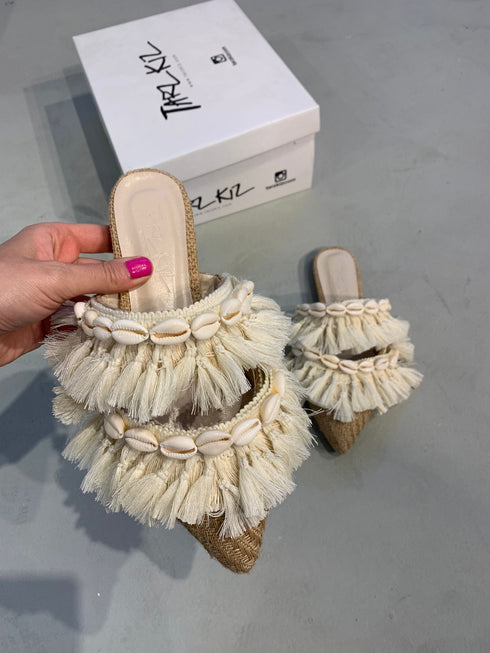 ALAÇATI DENİZ KABUKLU PÜSKÜLLÜ TERLİK