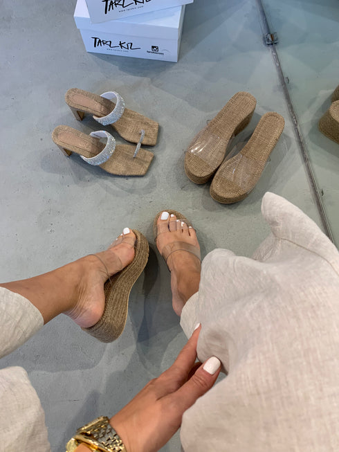 BİTEZ HASIR DOLGU TOPUK ÇİFT BANTLI TERLİK