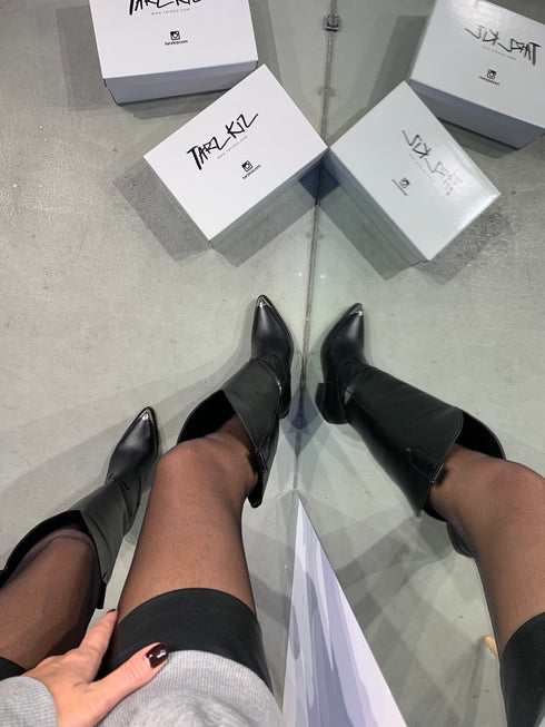 ALA XL Kesimli Demir Aksesuarlı Çizme