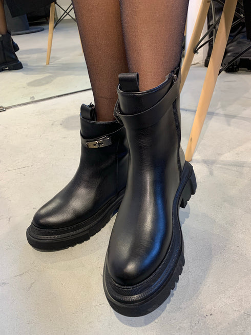 JOHAN SİYAH TOKALI BOOTIE