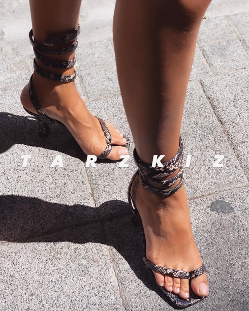 VENETTA KAHVE YILAN BANTLI SANDALET