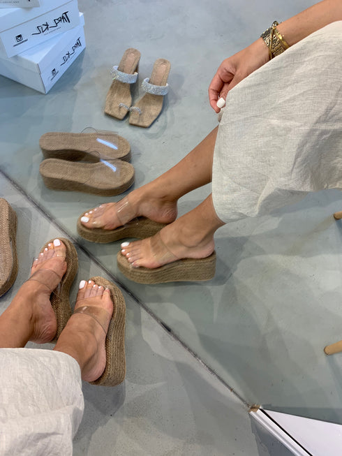 BİTEZ HASIR DOLGU TOPUK ÇİFT BANTLI TERLİK