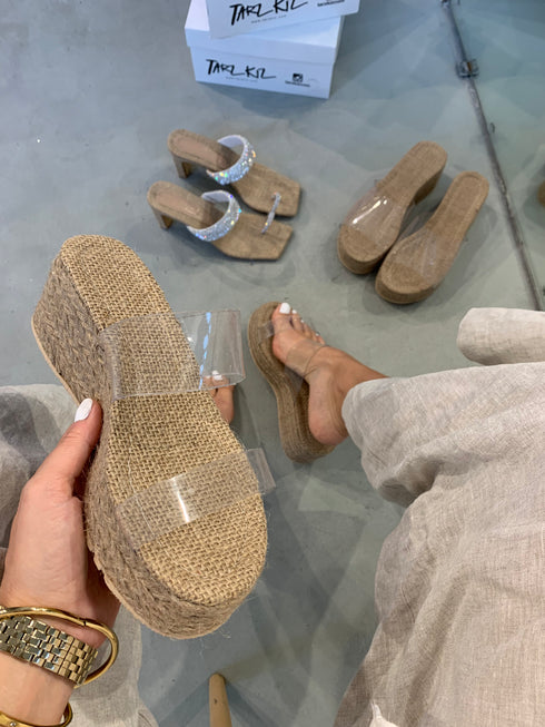 BİTEZ HASIR DOLGU TOPUK ÇİFT BANTLI TERLİK