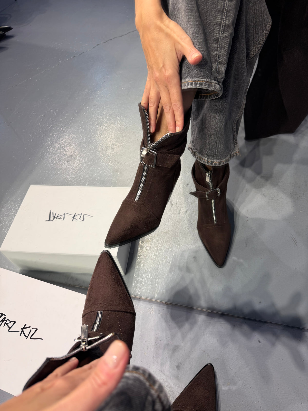 ROW Kahverengi Fermuarlı 5 cm Topuklu Bootie