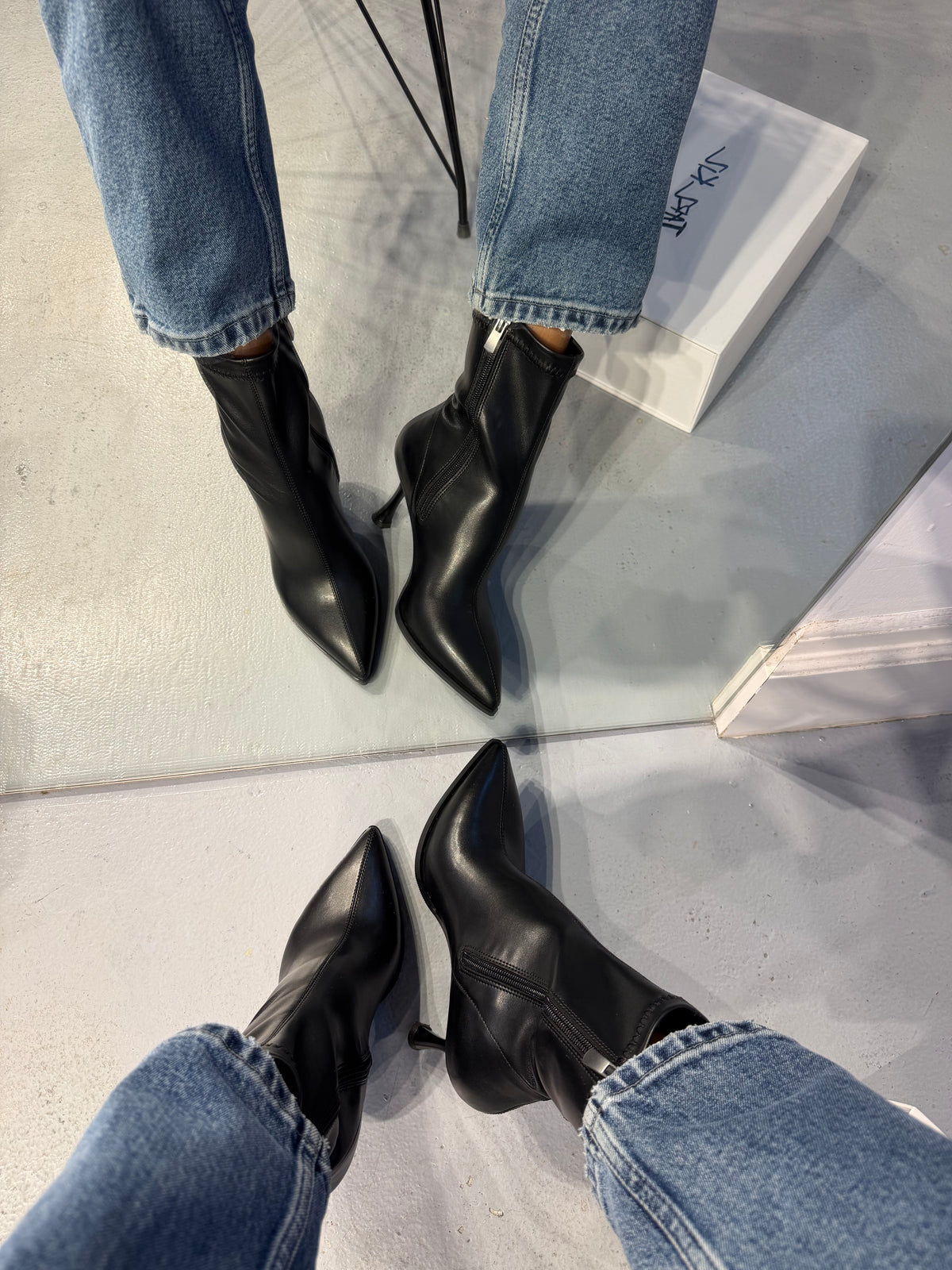 AXEL Siyah Deri Streç Fermuarlı Bootie