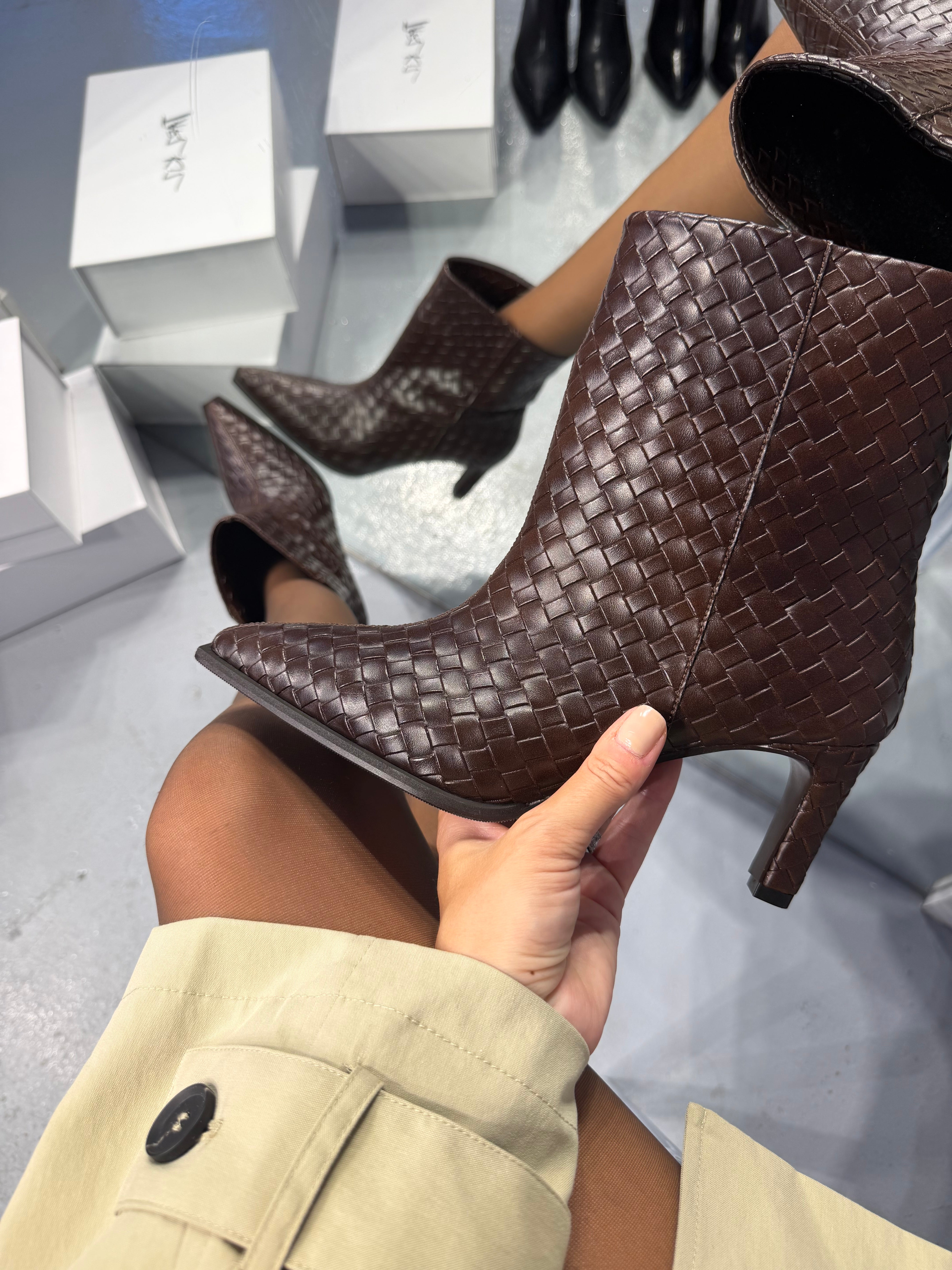 VENTA Geniş Bilekli Kahverengi Örgü Dokulu Fermuarsız Bootie