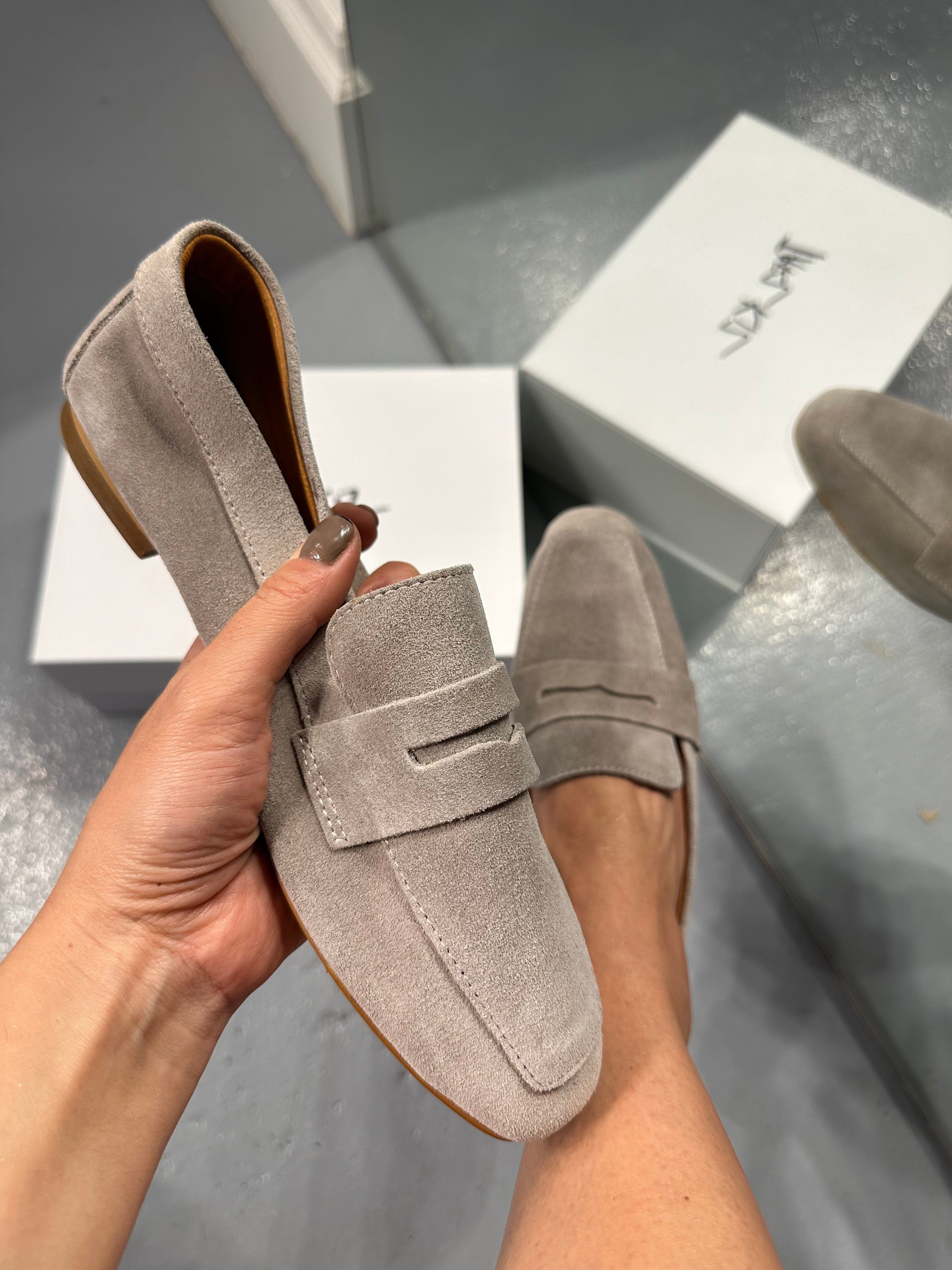 VERA KUM BEJİ HAKİKİ SÜET LOAFER