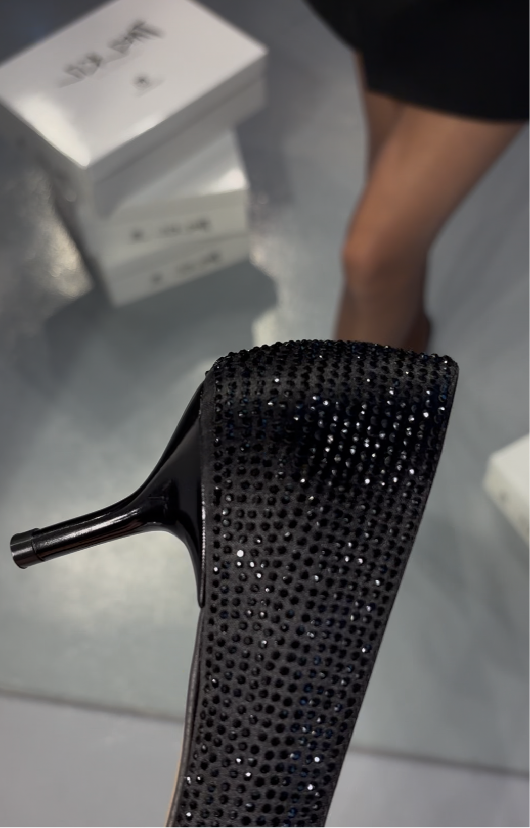 NOA Siyah Süet Kristal Taşlı Stiletto