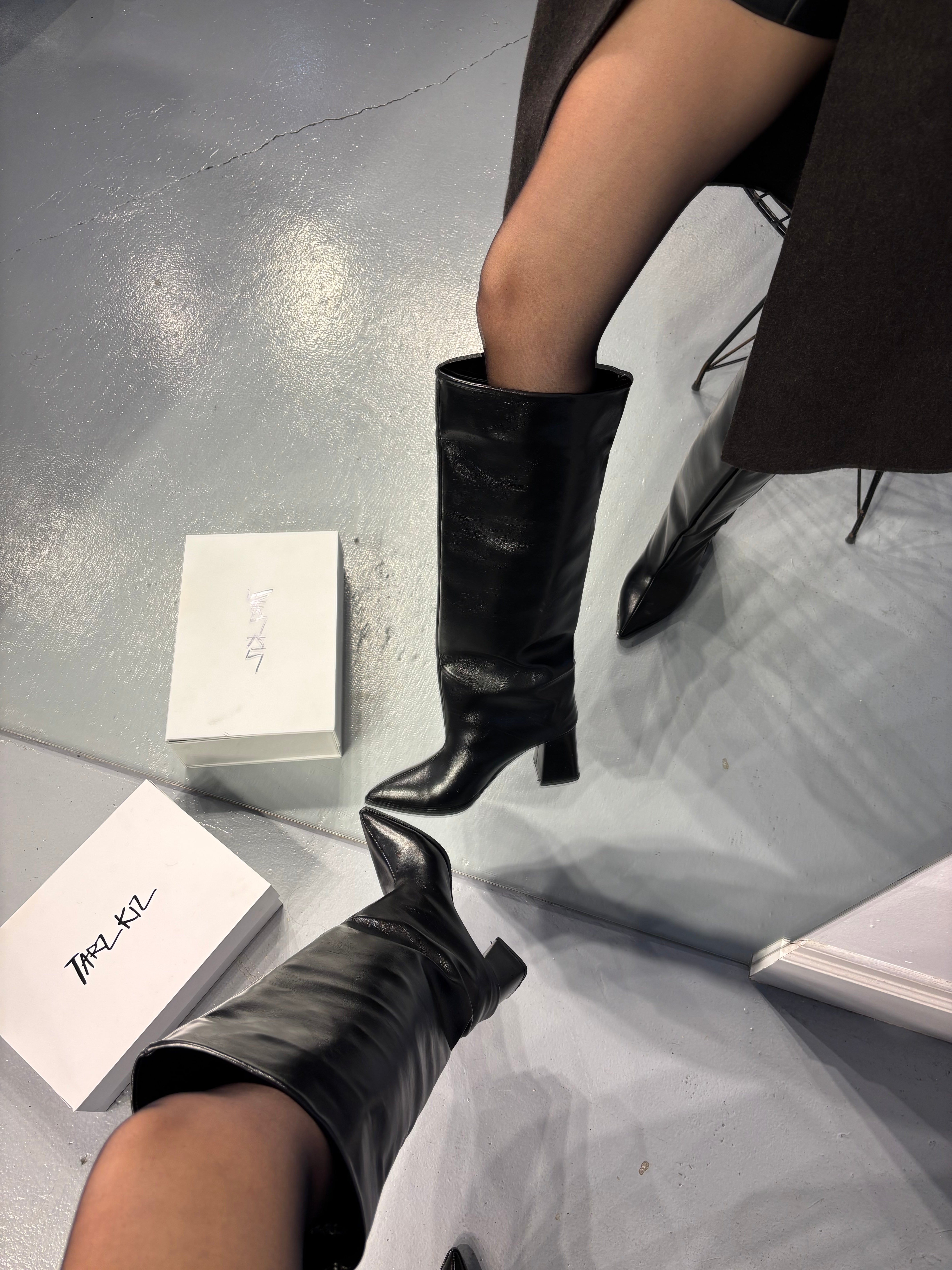 ASOS SİYAH GENİŞ BALDIR UYUMLU XL ÇİZME
