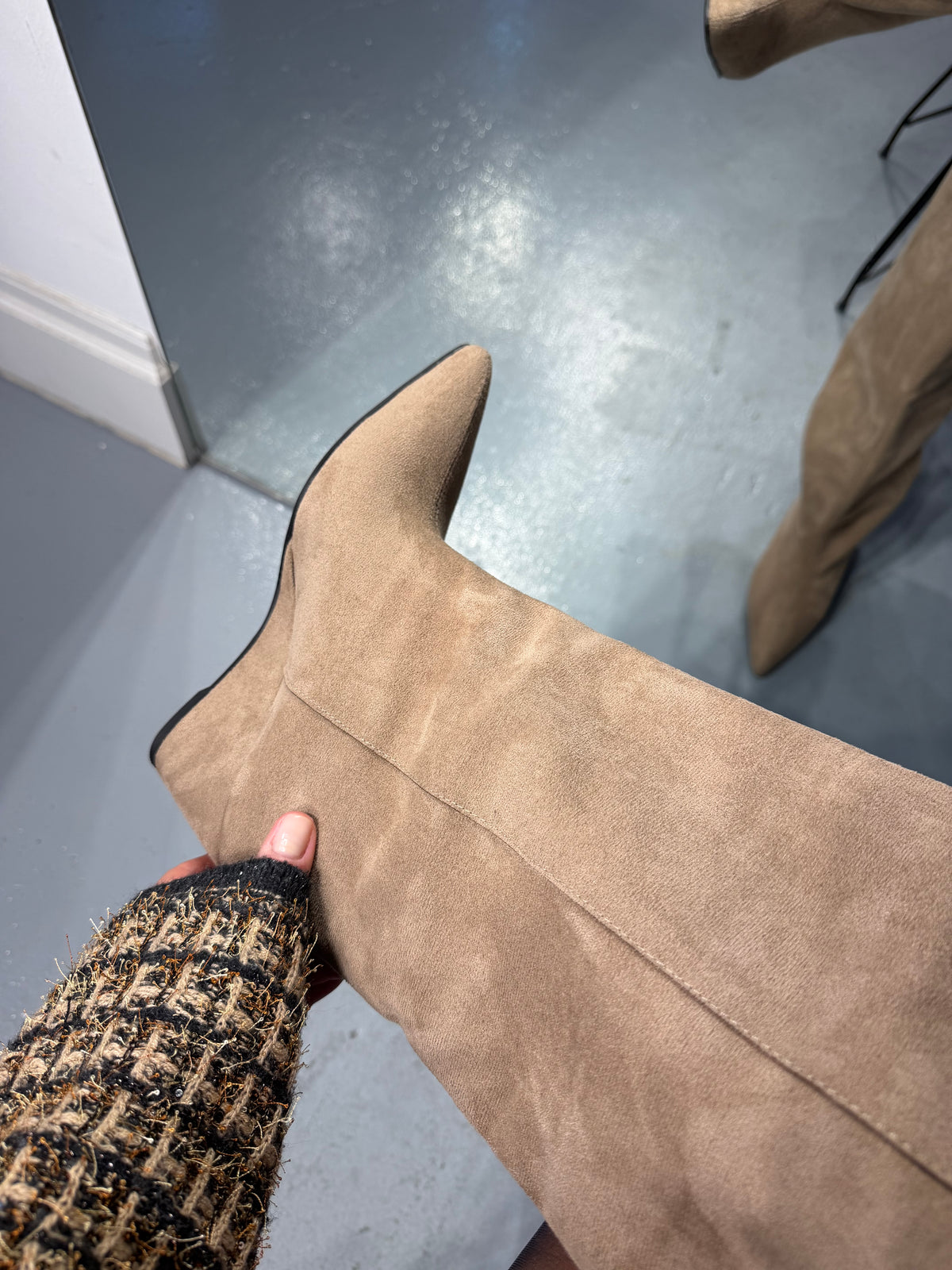 TOTE BEJ Süet Dolgu Topuklu Çizme