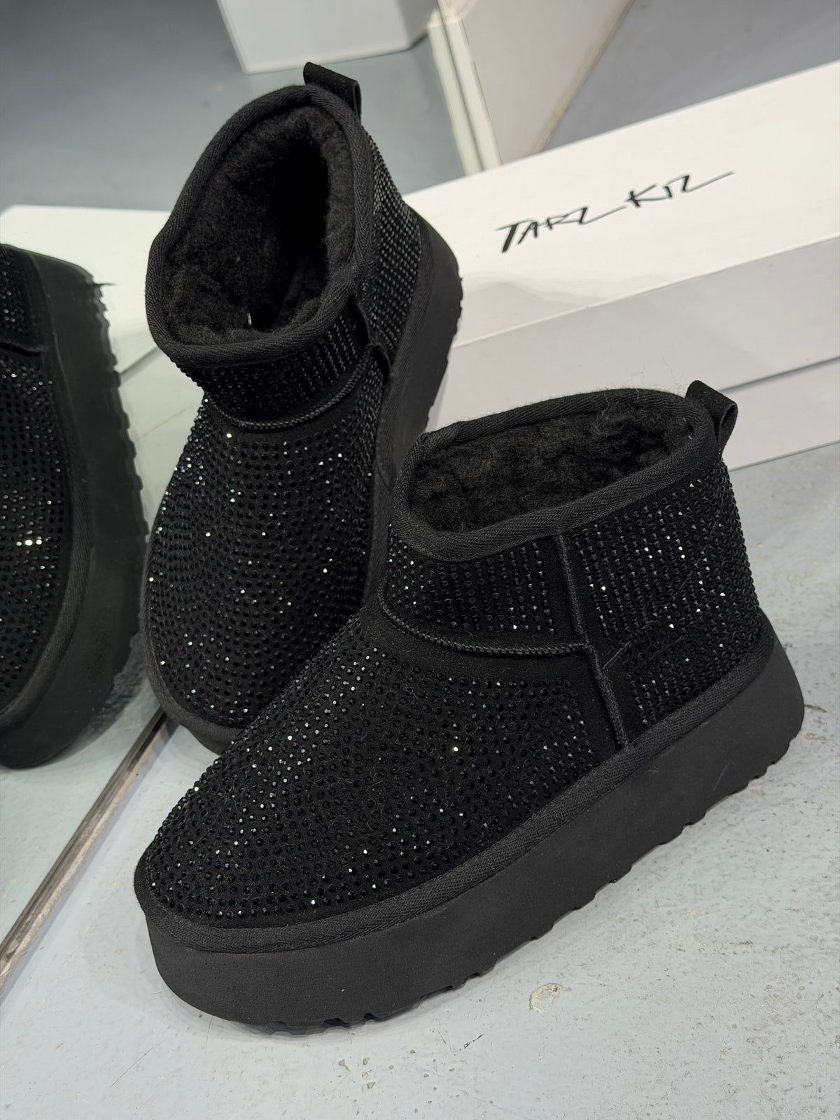 RICCO Siyah Süet Kürklü Bootie