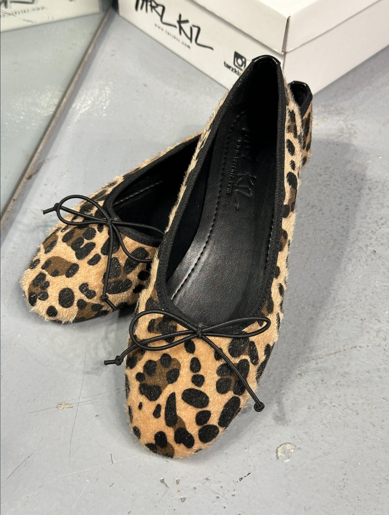 PISI Leopar Fiyonklu Babet