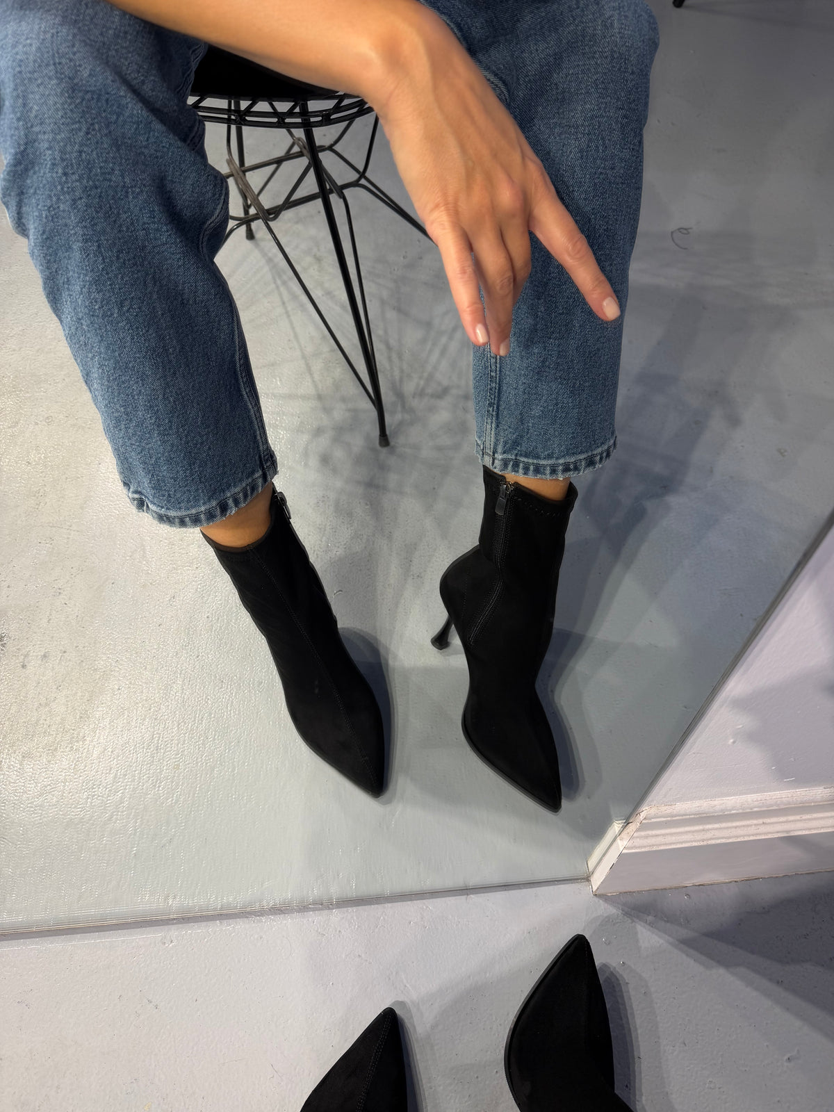 AXEL Siyah Süet Streç Fermuarlı Bootie