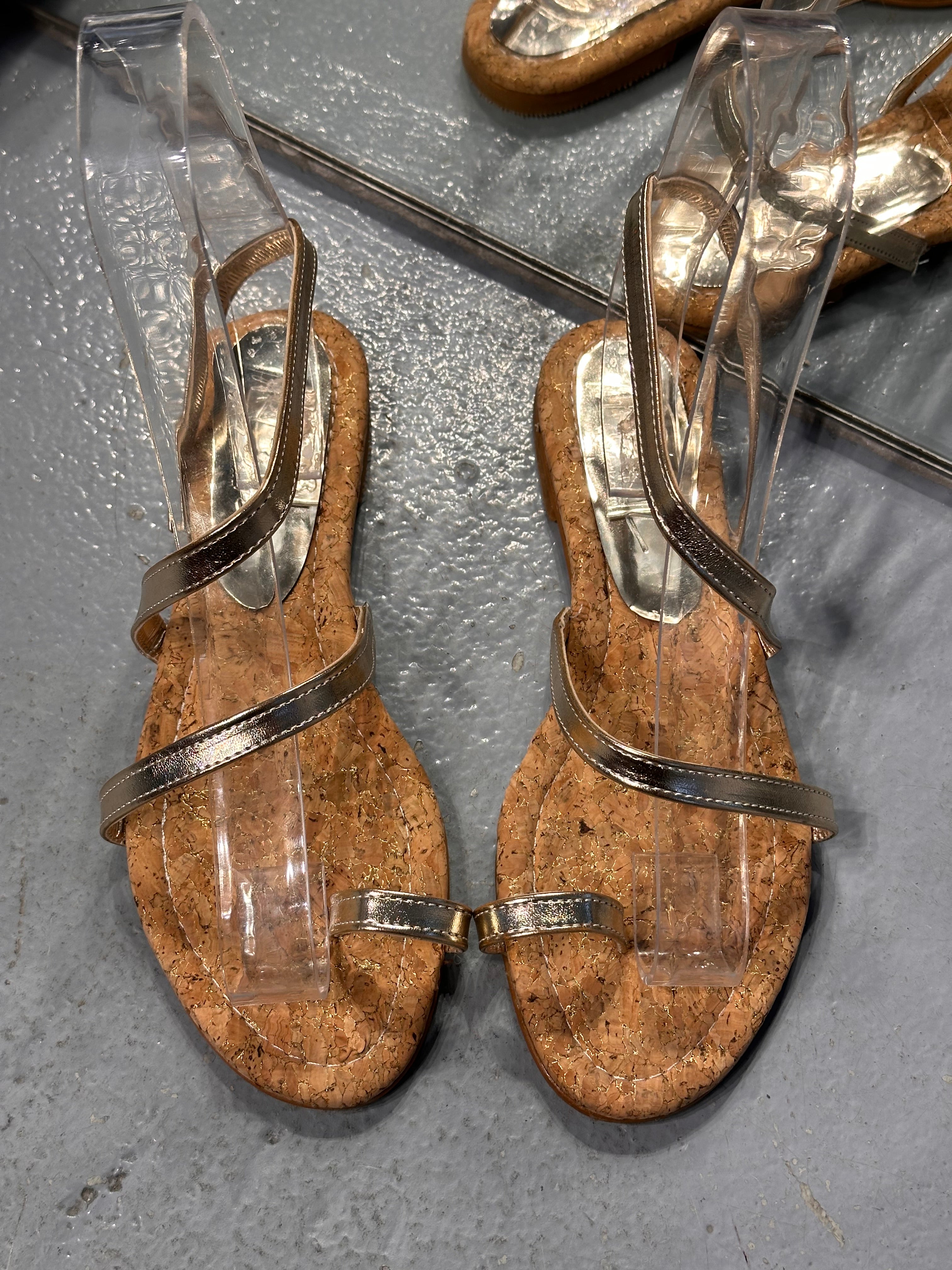 DOSI HAKİKİ MANTAR GOLD SANDALET