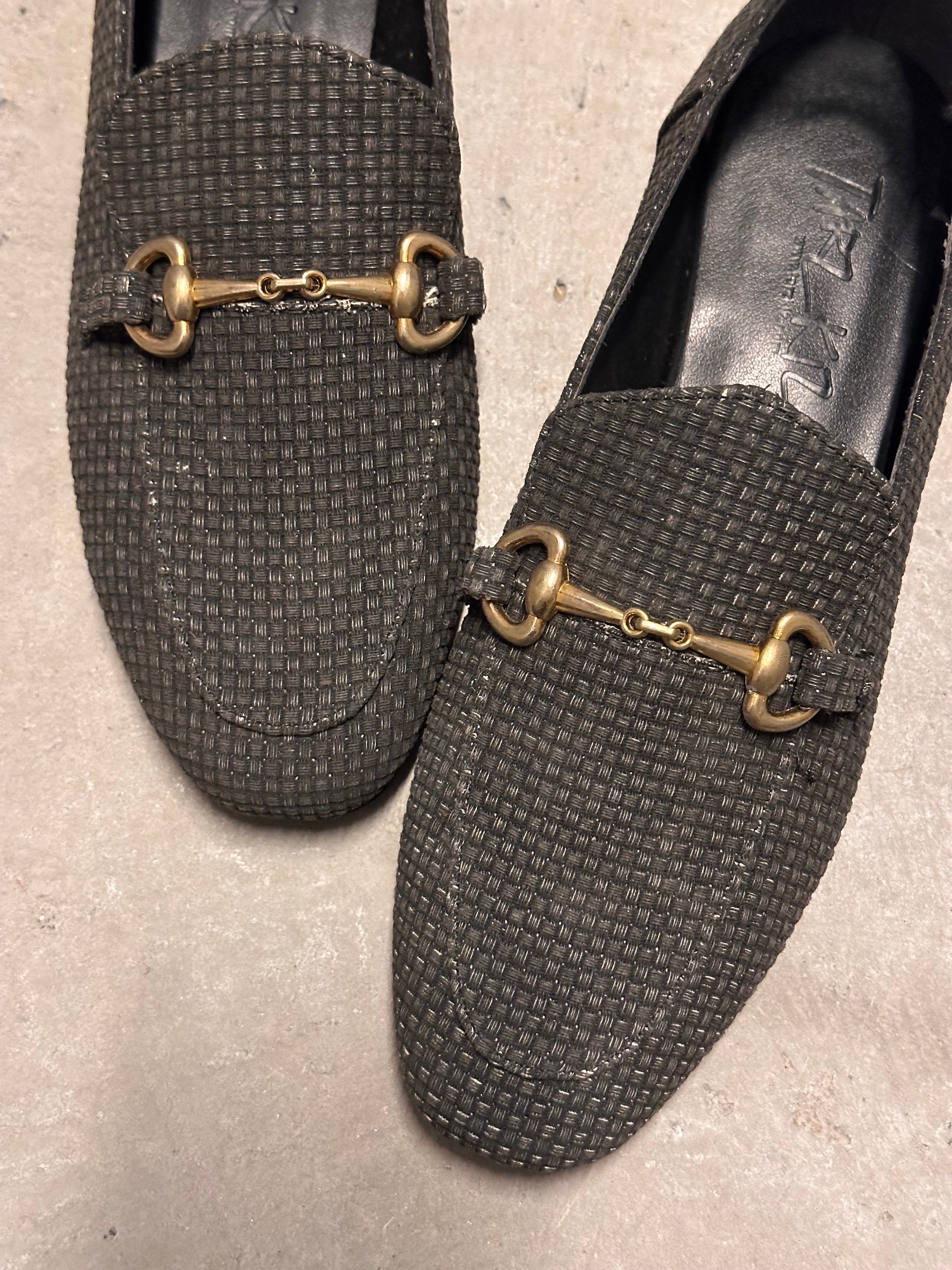 OLIVE HASIR SİYAH TOKALI LOAFER