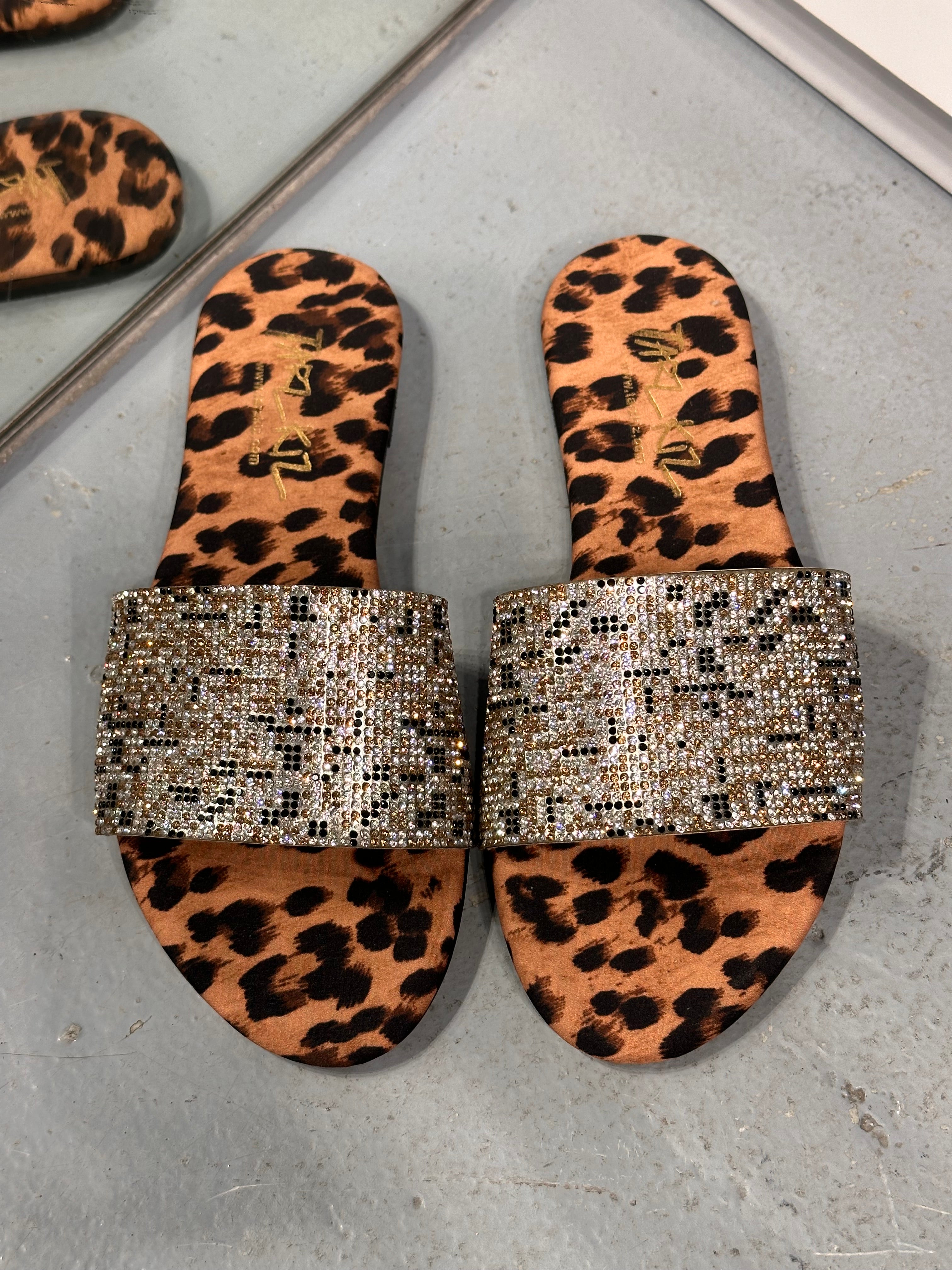 AFRO GÜMÜŞ LEOPAR TAŞLI TERLİK
