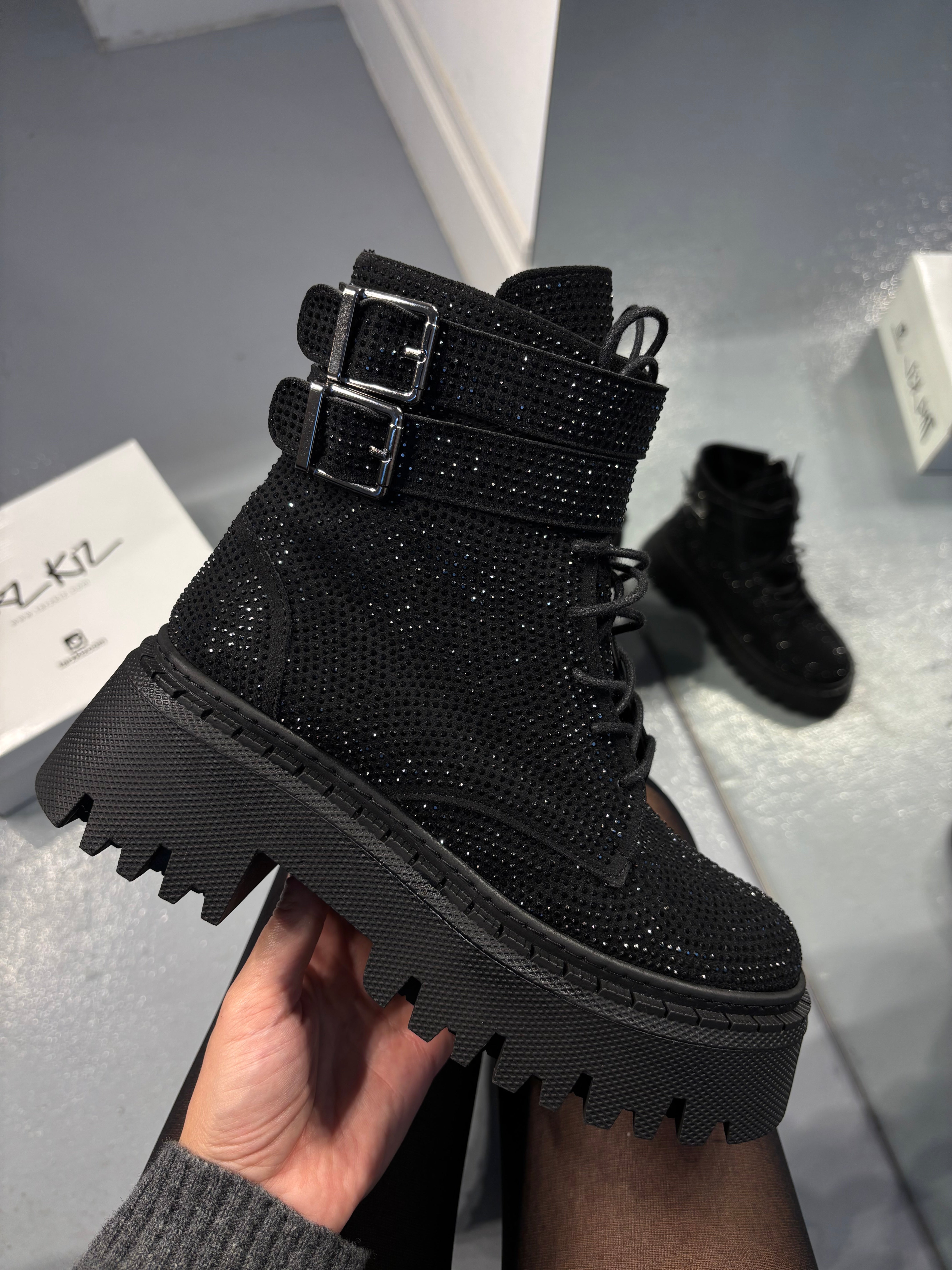 ELON SİYAH TAŞLI BOOTIE