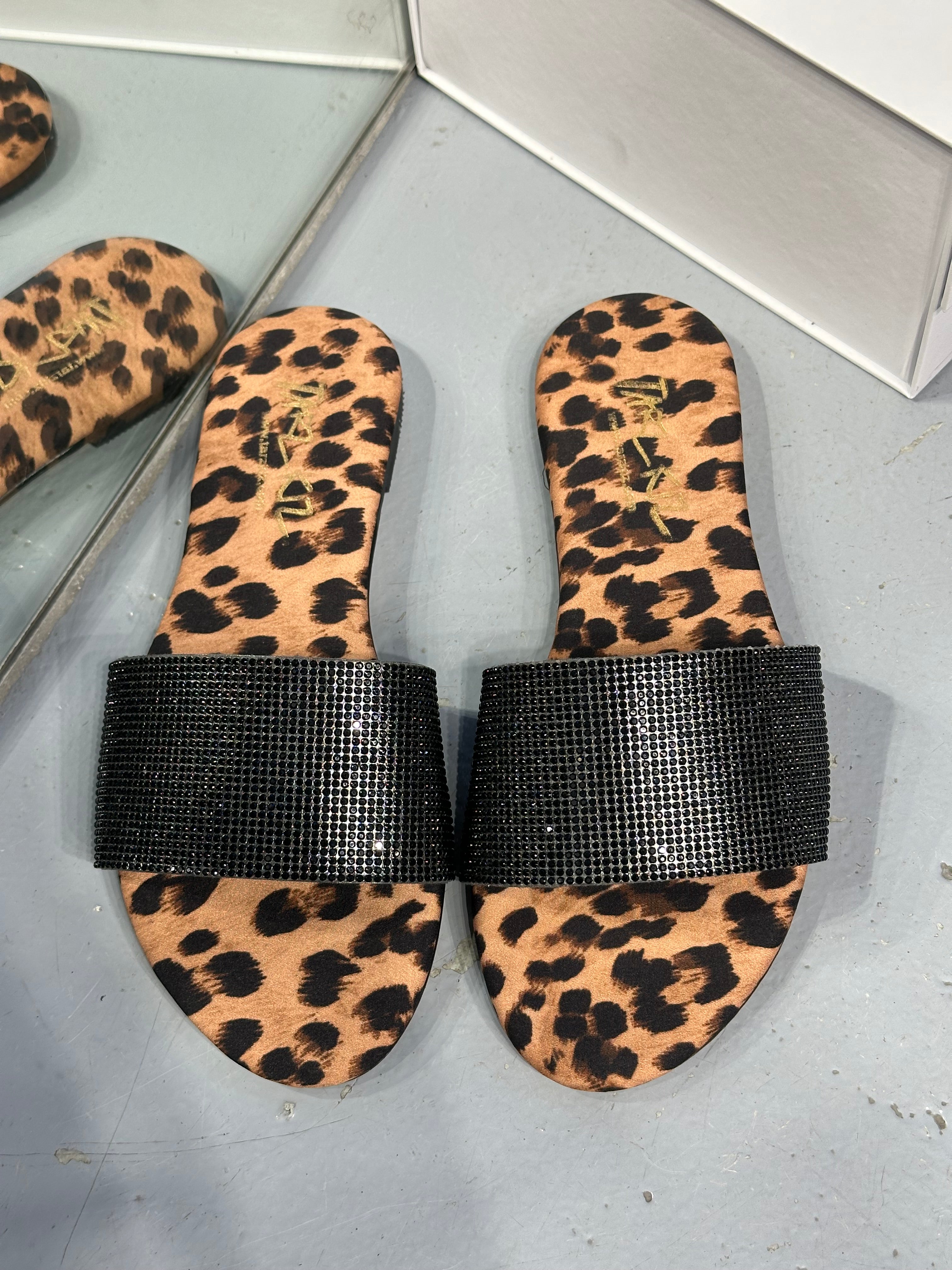 AFRO LEOPAR TAŞLI TERLİK