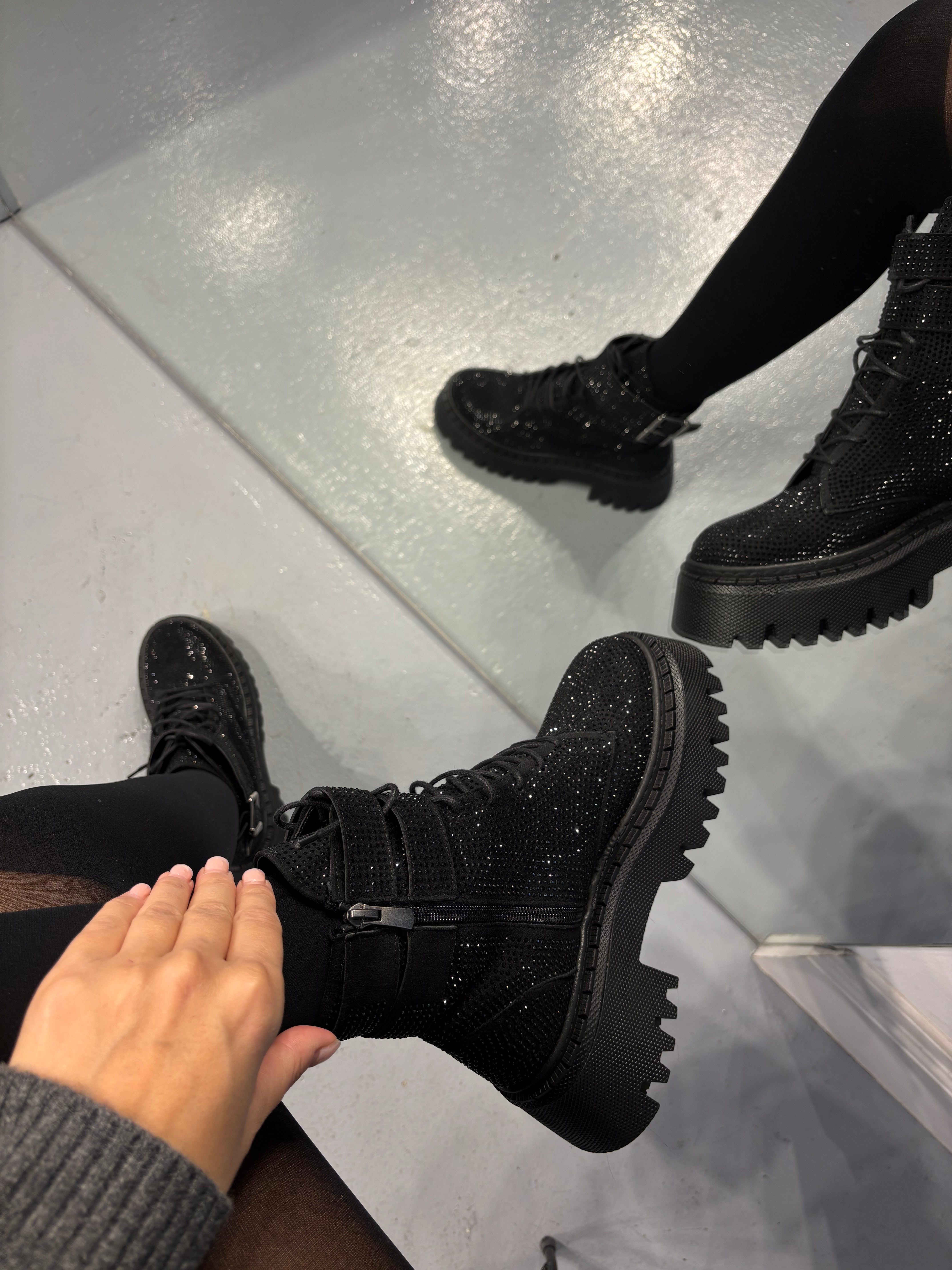 ELON SİYAH TAŞLI BOOTIE