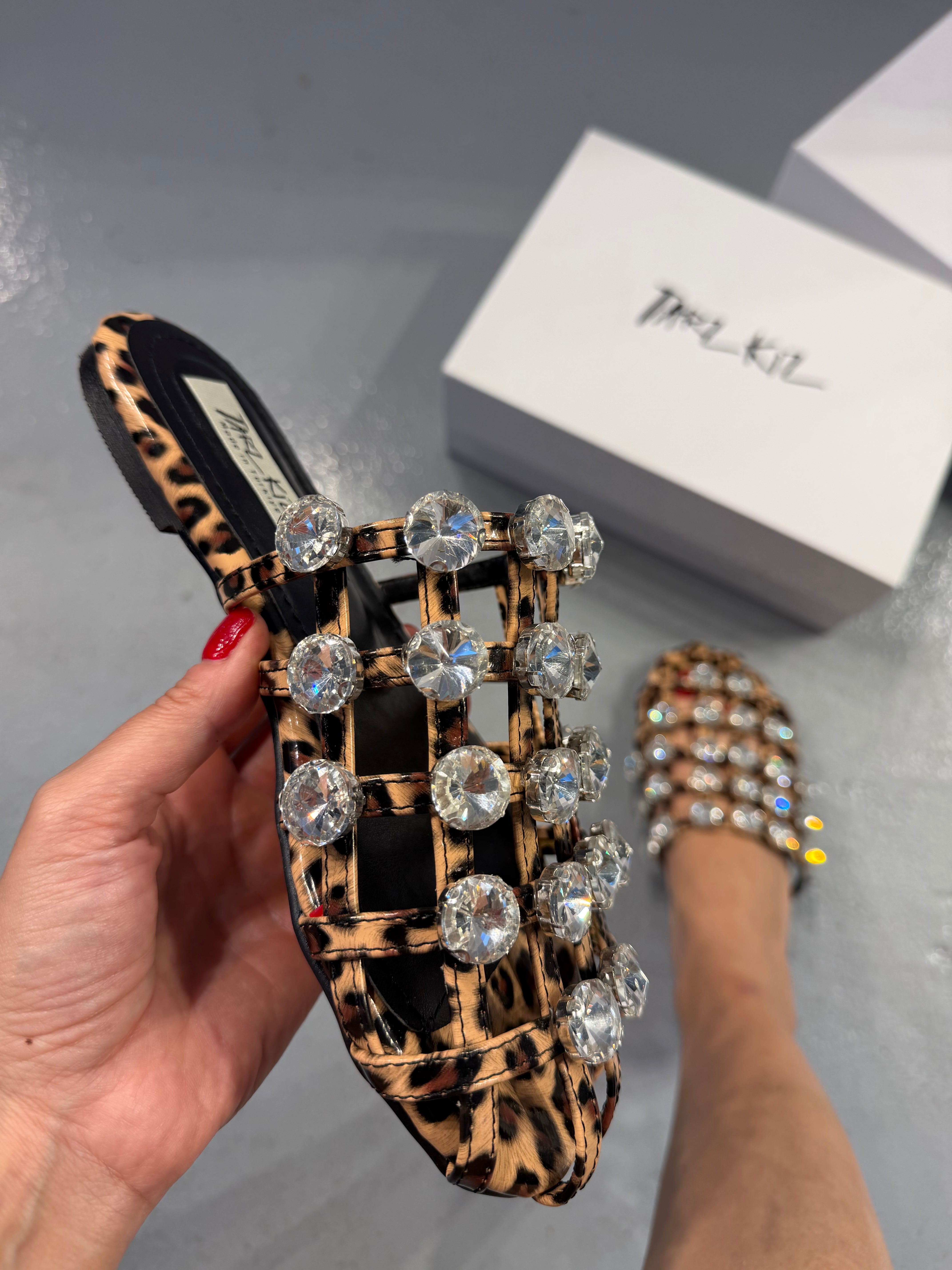 CAPRI LEOPAR TAŞLI DÜZ TERLİK