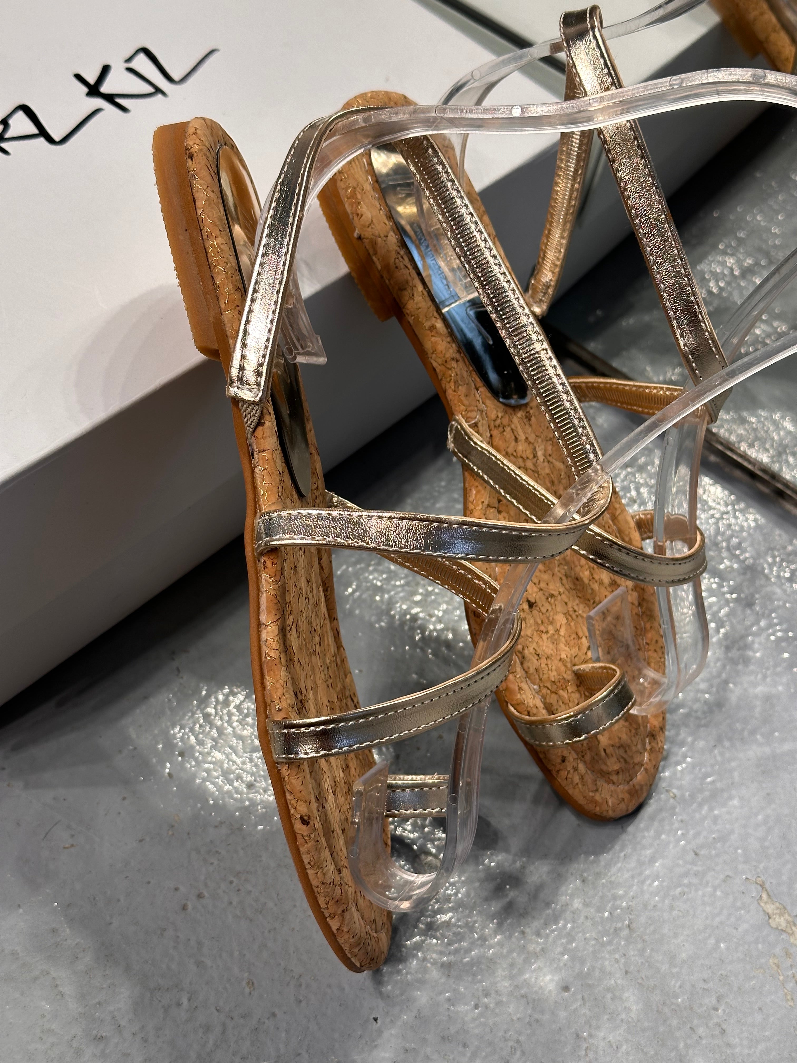 DOSI HAKİKİ MANTAR GOLD SANDALET